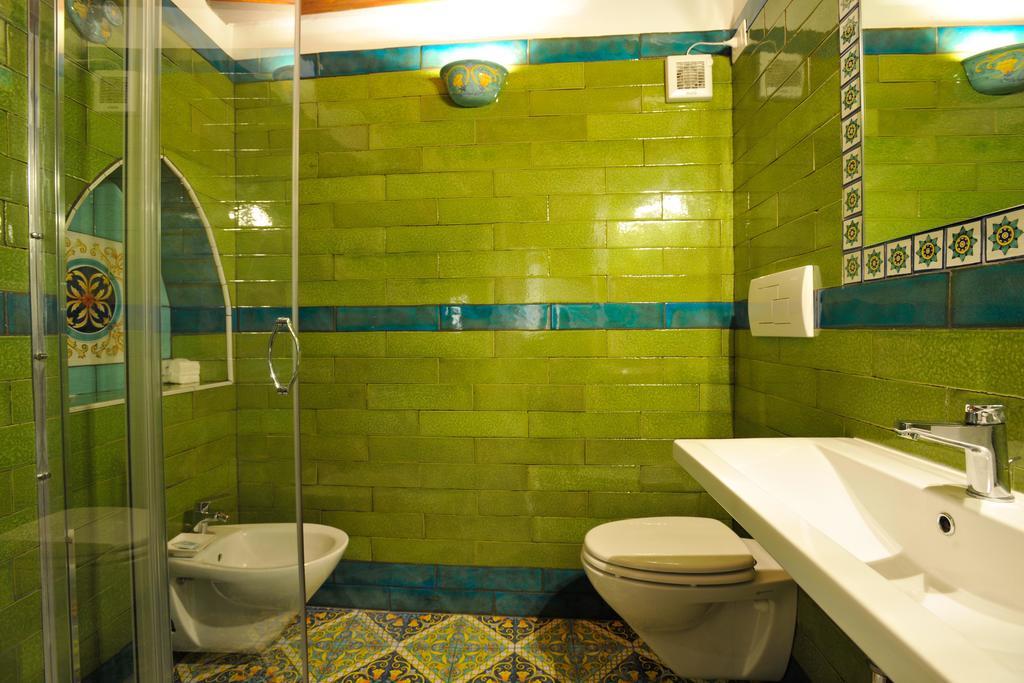 Albergo Del Centro Storico Salerno Luaran gambar