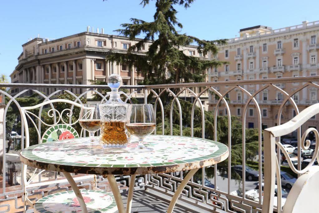 Albergo Del Centro Storico Salerno Luaran gambar