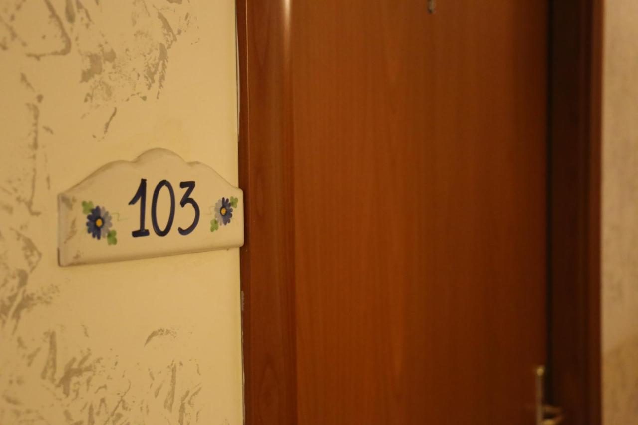 Albergo Del Centro Storico Salerno Luaran gambar